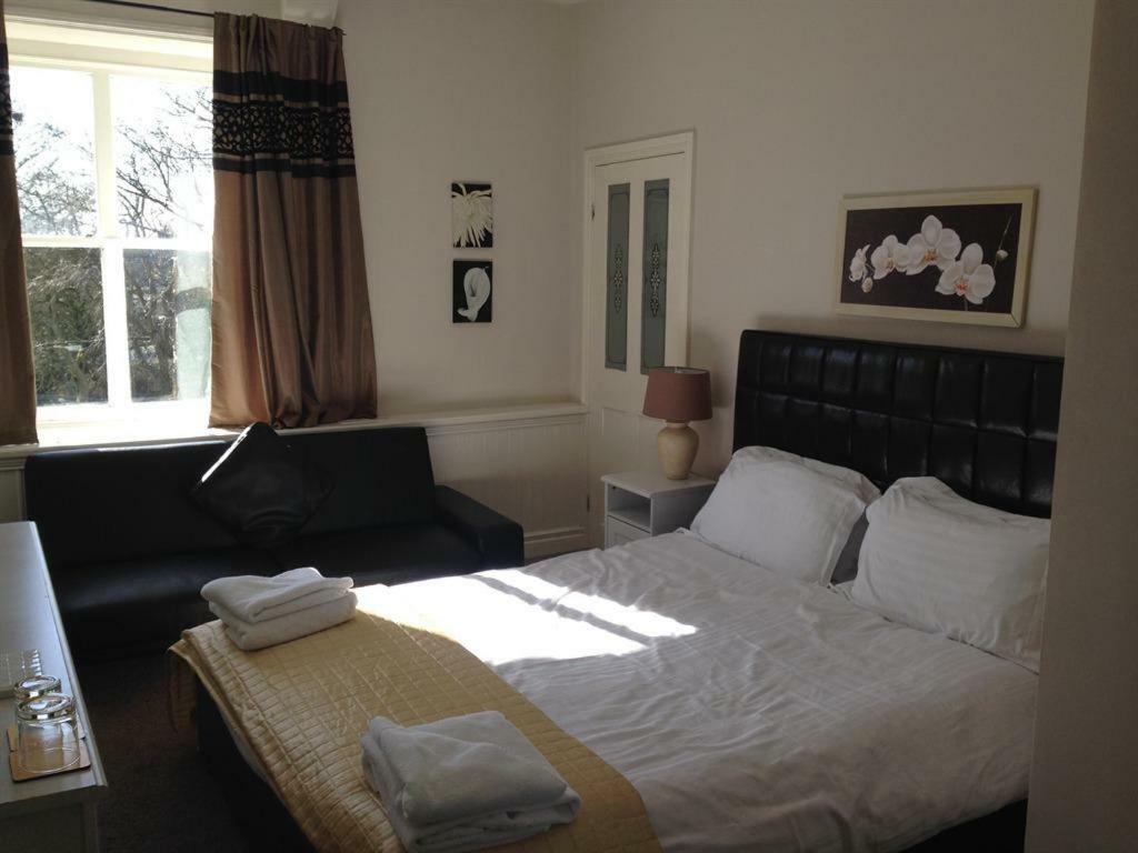 Отель The Manor House Ferryhill Номер фото